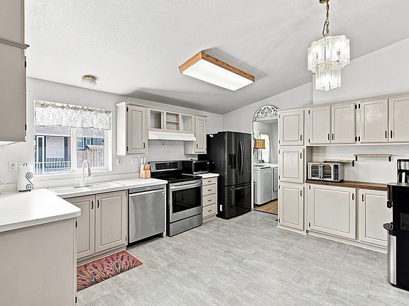 3rd image of 1025 N 300 W Unit 38