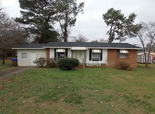 302 W Butler Ave, Clinton, NC 28328