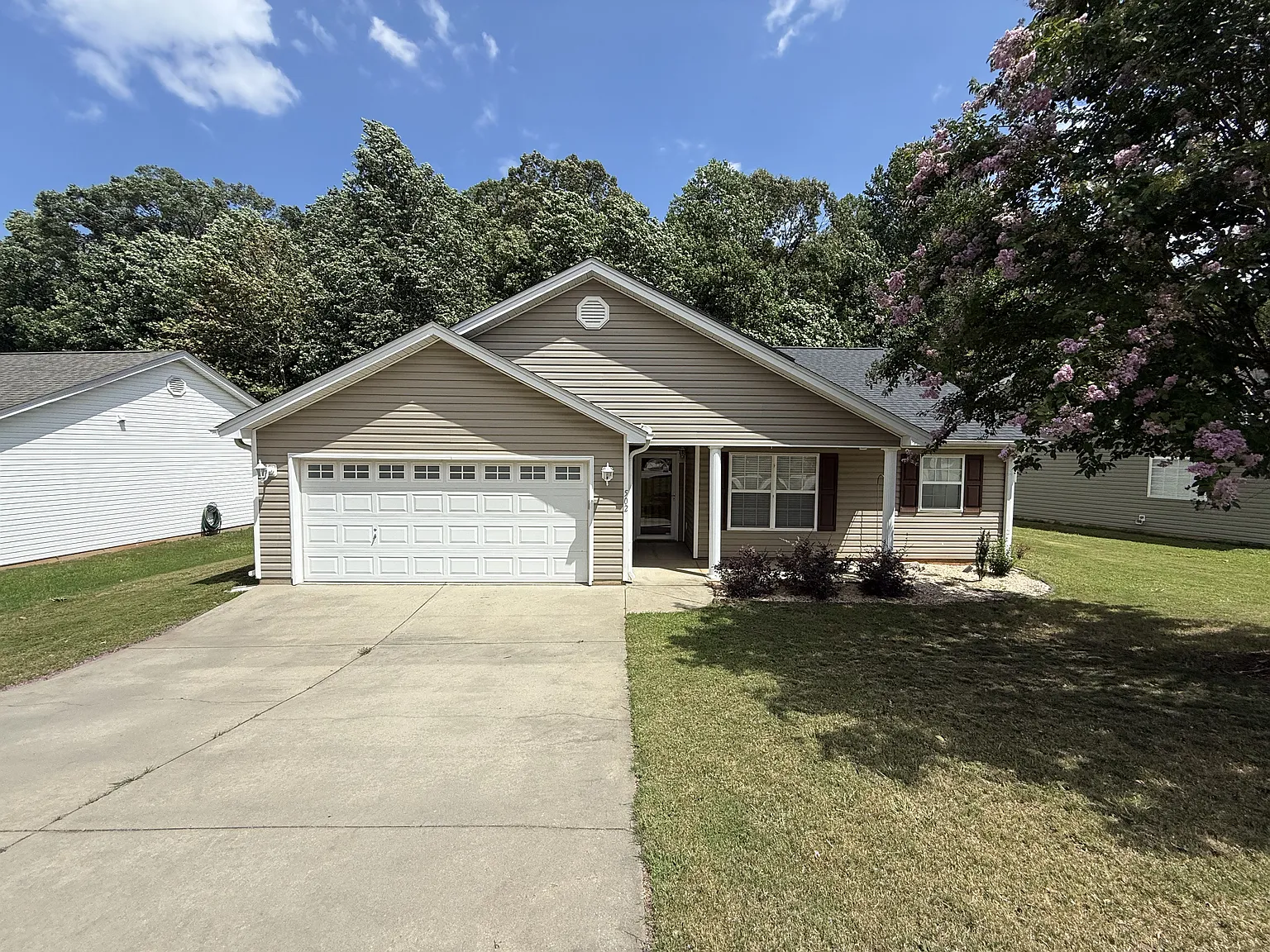 3 bed, 1326 sqft, $1,750 — Photo 2