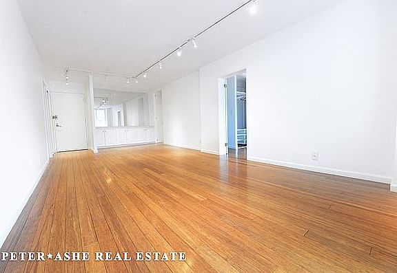 3rd image of 220 E 65th St #21R