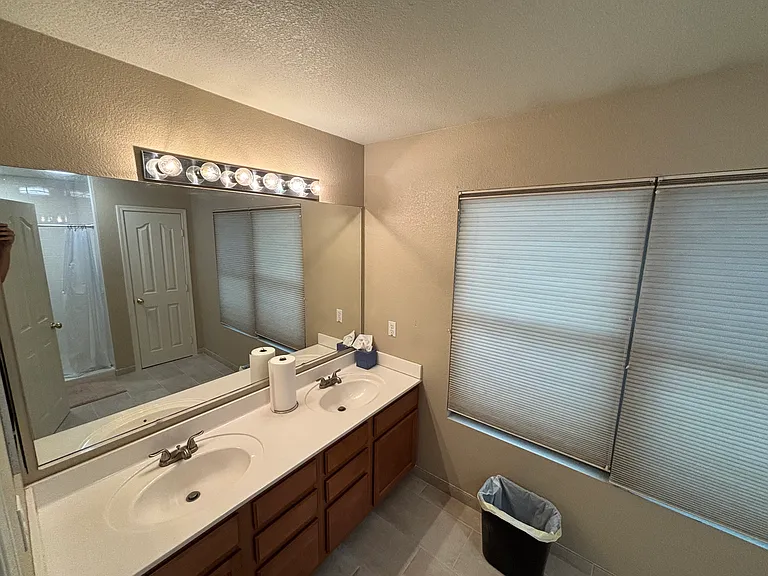 2315 E 35th Ave — Photo 14