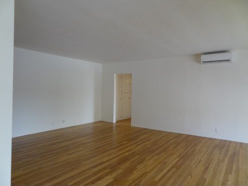 4th image of 310 Mockingbird Ln APT C