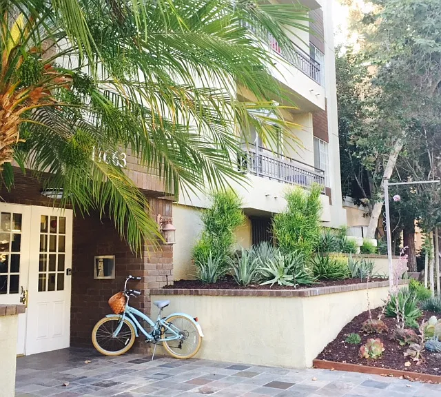 Brentwood Apartments — Photo 1