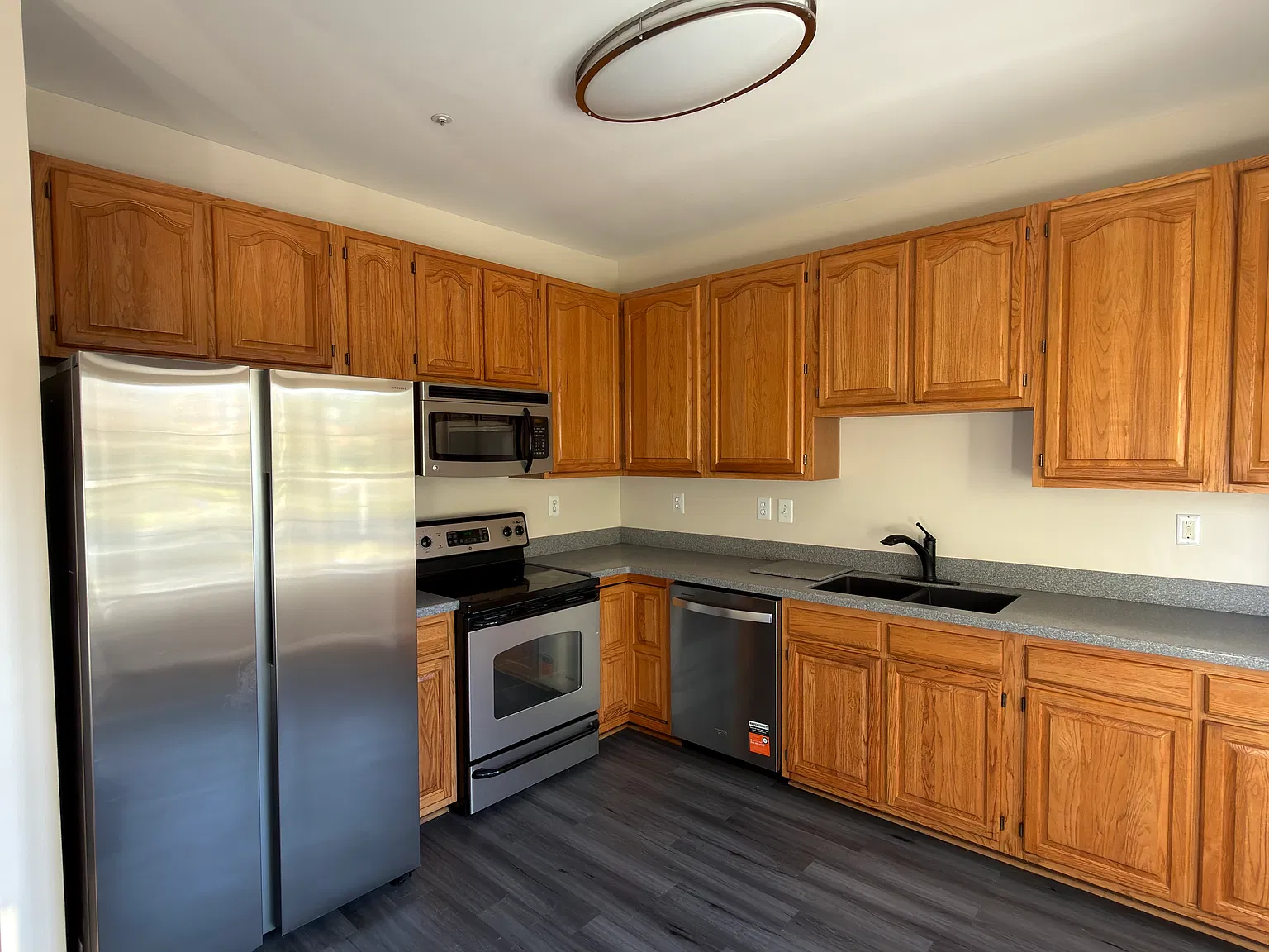 3 bed, 1554 sqft, $2,925 — Photo 4
