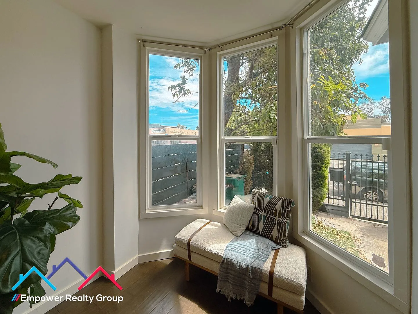 4 bed 3 bath Single-family Victorian Home in West Oakland — Photo 3