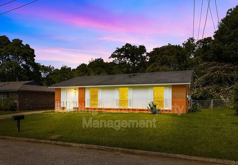 3613 Erwin Dr — Photo 1
