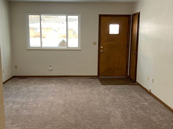 3rd image of 551-577 Charlotte Dr #571