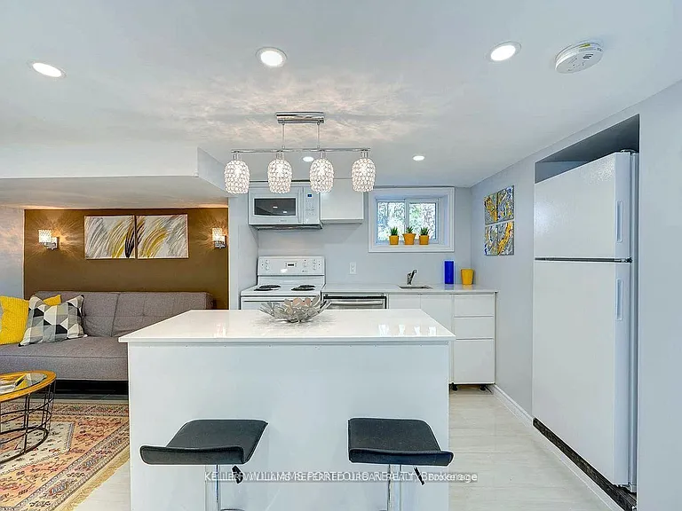 431 Kingston Rd #LOWER — Photo 2