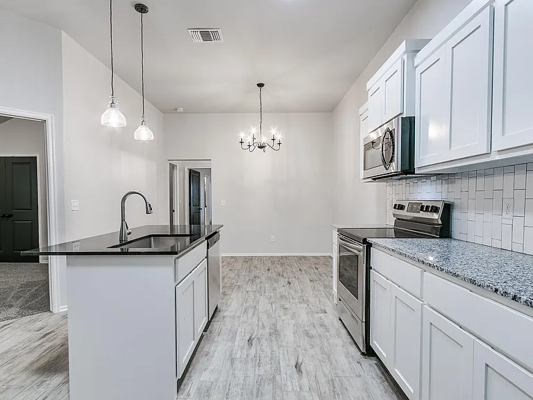 930 Chase Ln — Photo 13