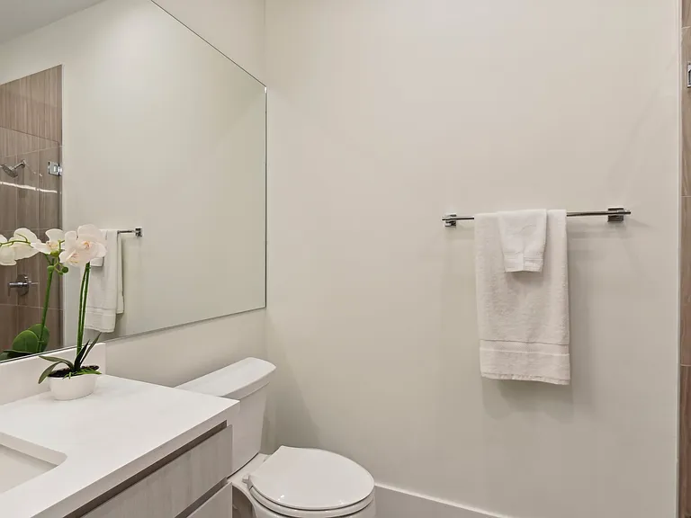 Luxe Suites Chicago Luxury Apartments — Photo 78