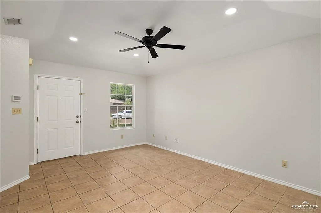 Building Photo - 502 Thornwood St