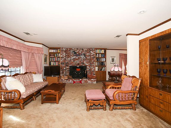 5th image of 1132 W Monte Vista Ave