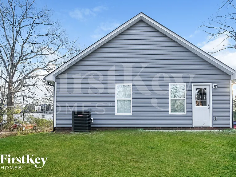118 Akron Ave — Photo 15