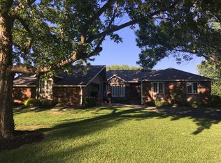 4310 SE Heathcliff Dr, Tecumseh, KS 66542