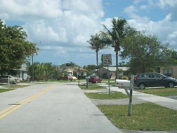 4th image of 600 NE 58th Ct
