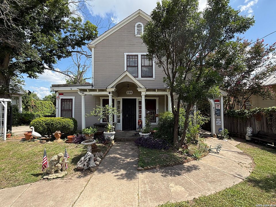 1st image of 706 E Carson