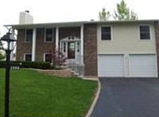 3986 N Parkside Dr, Hoffman Estates, IL 60192