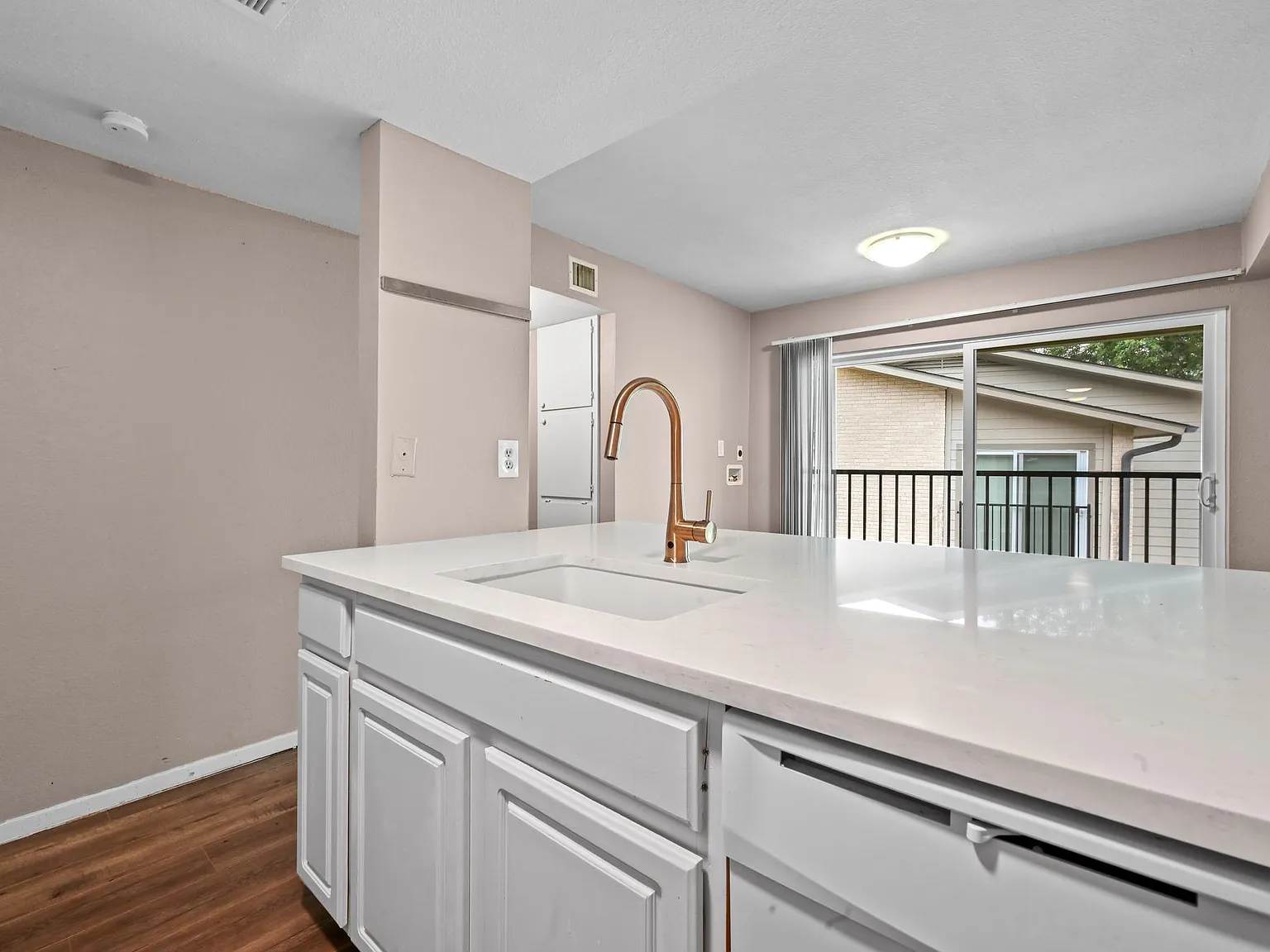 2 bed, 2.0 bath, 850 sqft, $1,525 — Photo 4