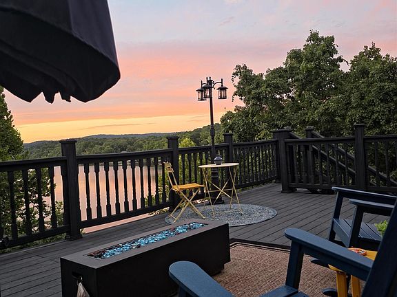 2nd image of 139 Waterfront Ct