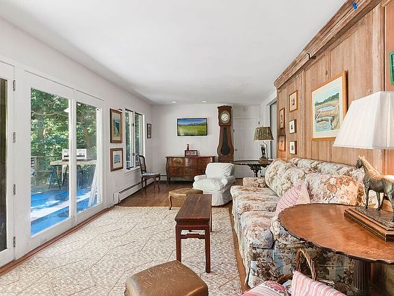 3rd image of 10 Saddle Ln