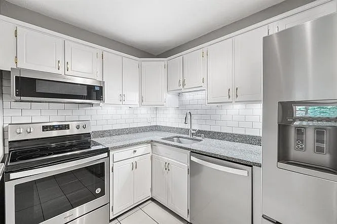 11 Cogswell Ave #16 — Photo 3