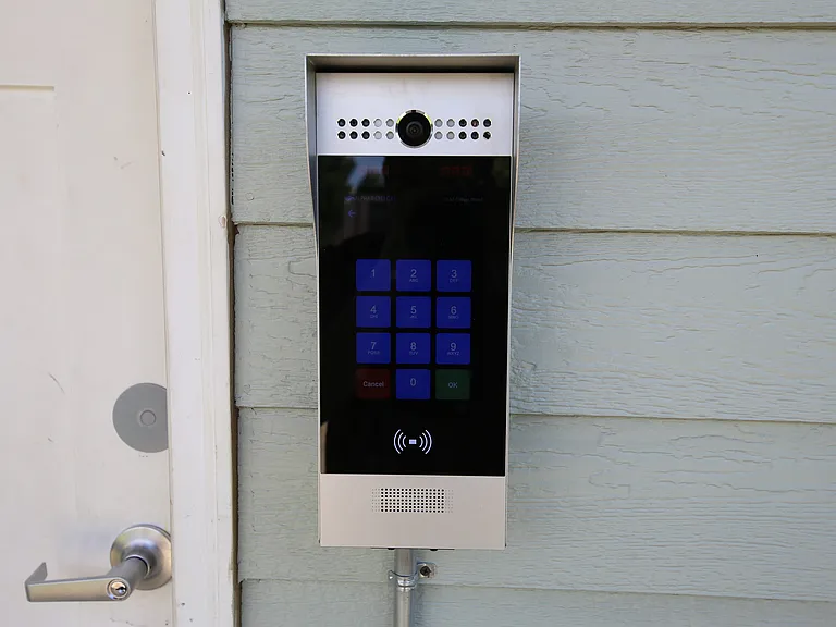 Secure apartment entry system featuring a modern keypad and access control for enhanced safety.