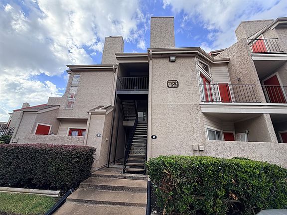2nd image of 10855 Meadowglen Ln APT 622
