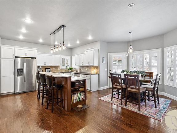 4th image of 381 Cherry Hills Rd