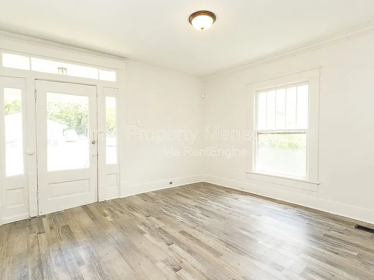 3207 Curtis St — Photo 5