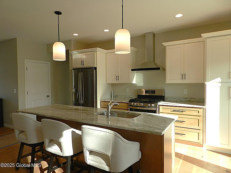 5th image of 18 Sandy Boulevard