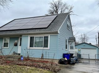 104 Graceland Ct, Decatur, IL 62526