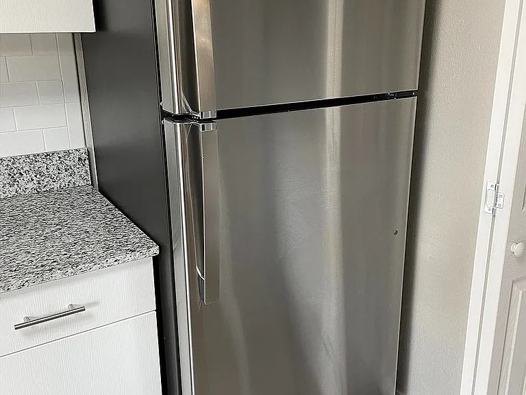 Stainless_Steal_Fridge_717463