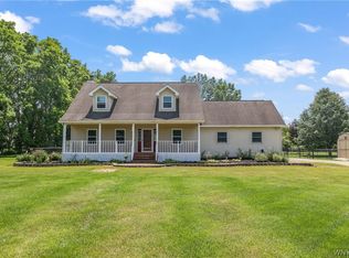 9946 Ridge Rd, Middleport, NY 14105