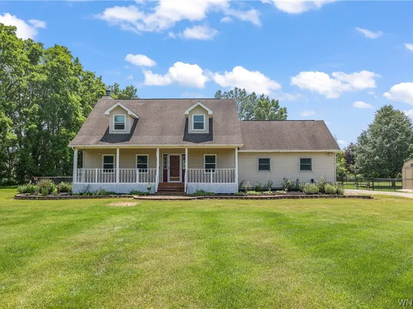 9946 Ridge Rd, Middleport, NY 14105