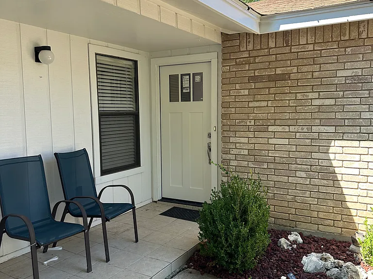 806 Lloyd Dr — Photo 3