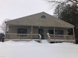 307 E Ridge St, Mount Carroll, IL 61053