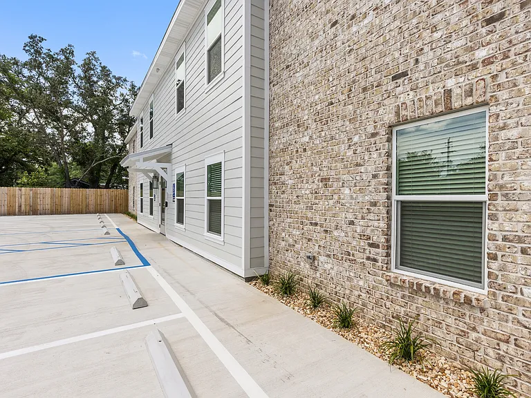 305 Okaloosa Ave — Photo 38
