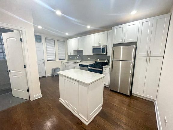2nd image of 2508 W Shakespeare Ave #1W