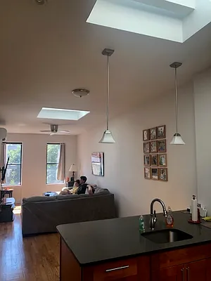 Rented by Alexander Bilu, LREB | media 1