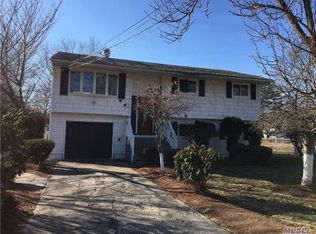 1606 E Forks Rd, Bay Shore, NY 11706