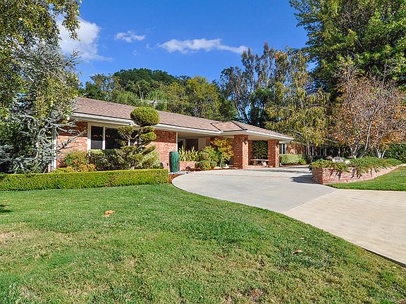 2nd image of 19710 Arundel Pl