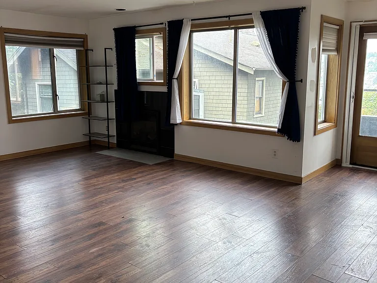 1909 Broadway E #3 — Photo 7