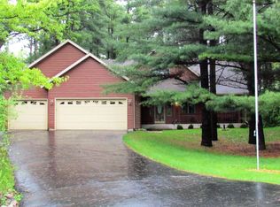 6572 Deerpath Rd, Lake Geneva, WI 53147