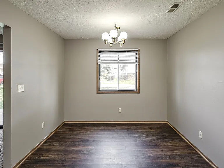 Gold Coast Apartments — Photo 35