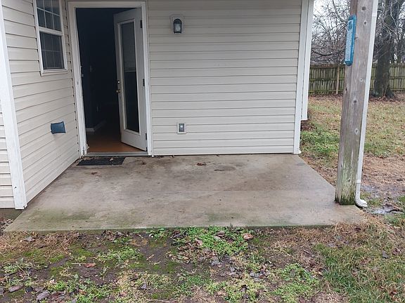 3rd image of 3905 Thornwood Dr