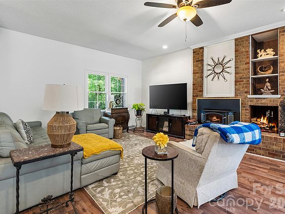 2nd image of 1655 Brook Dr