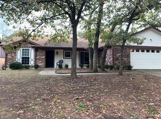 3008 Pin Oak Ln, Bedford, TX 76021