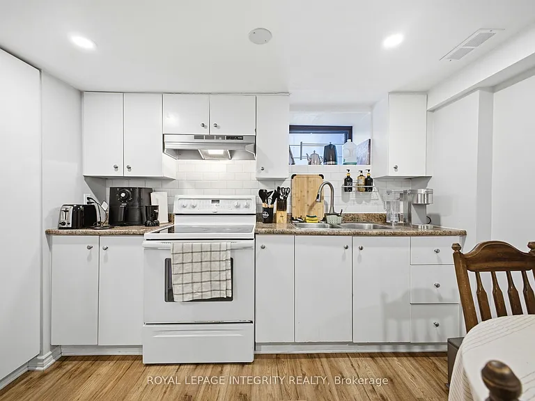 172 Cobourg St #B — Photo 9