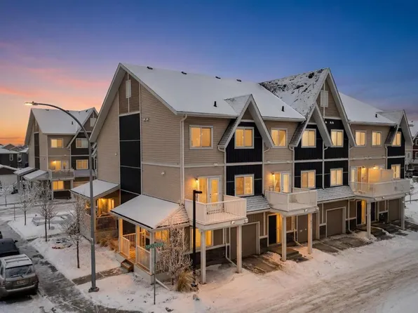 32 Red Embers Prado NE #36, Calgary, AB T3N 1P7