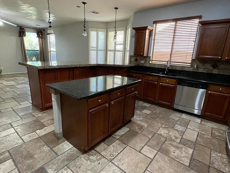 10321 W Windsor Ave — Photo 16